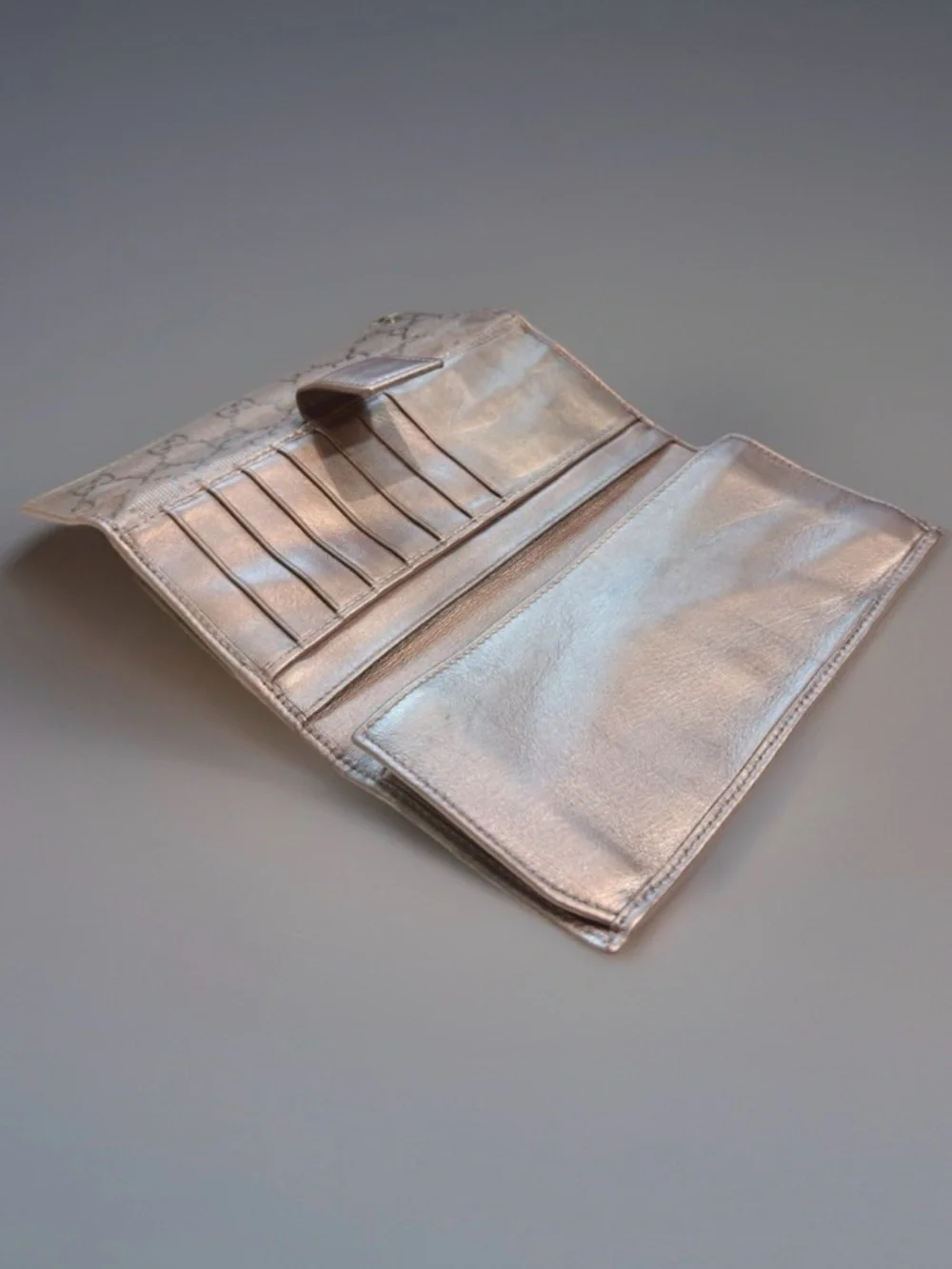 Gucci GG Monogram Long Continental Wallet in Metallic Lilac - Picture 3 of 16